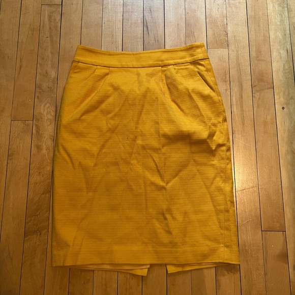 Marigold High Waisted skirt with pockets - Picture 1 of 2